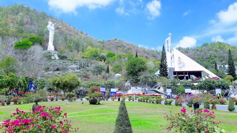 Tượng đài Đức Mẹ Thiên Chúa