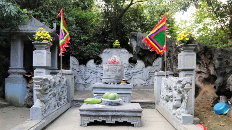 Lăng mộ Vua Đinh Ti&ecirc;n Ho&agrave;ng