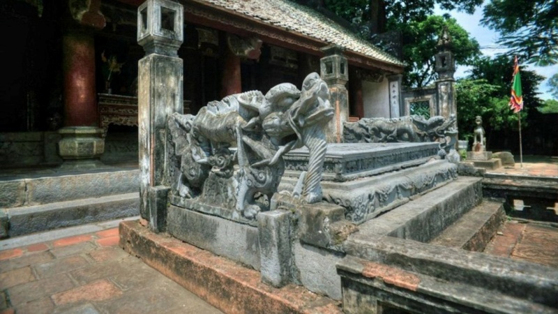 Kiệt t&aacute;c đi&ecirc;u khắc đ&aacute; thế kỷ 17 với h&igrave;nh tượng rồng mang d&aacute;ng dấp c&aacute;nh tay con người độc đ&aacute;o