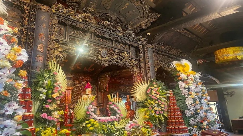 Bạn có thể chọn lễ chay hoặc lễ mặn khi đi lễ đền Vua Cha Bát Hải