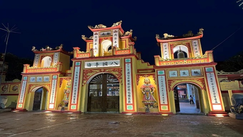 Đền Vua Cha Bát Hải nằm tại thôn Đồng Bằng, xã An Lễ, huyện Quỳnh Phụ, tỉnh Thái Bình