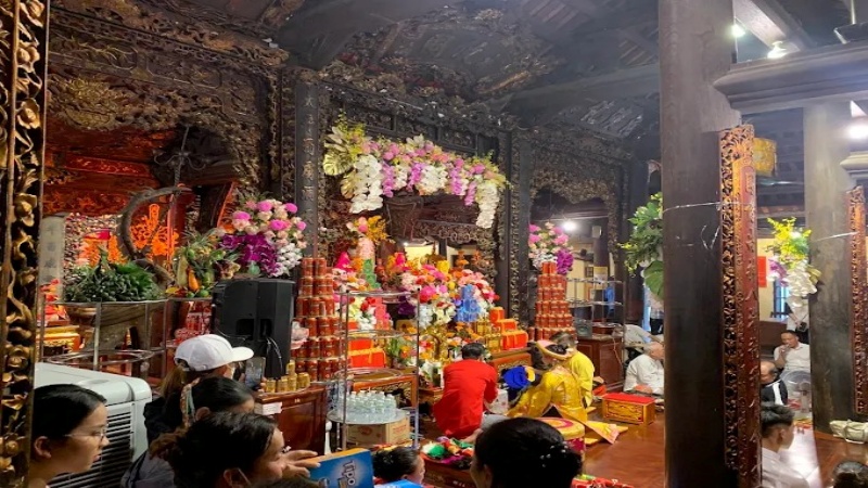 Đền thờ Đức Vua Cha Bát Hải Động Đình