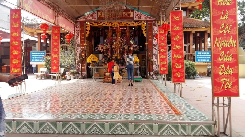 Sắm lễ Đền Xương Rồng c&oacute; thể bao gồm cả lễ chay v&agrave; lễ mặn, t&ugrave;y theo l&ograve;ng th&agrave;nh v&agrave; điều kiện c&aacute; nh&acirc;n