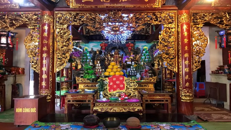 C&aacute;c vị th&aacute;nh được thờ tại đền