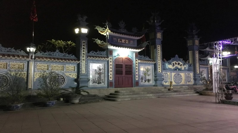 Khung cảnh Đền Xương Rồng v&agrave;o ban đ&ecirc;m