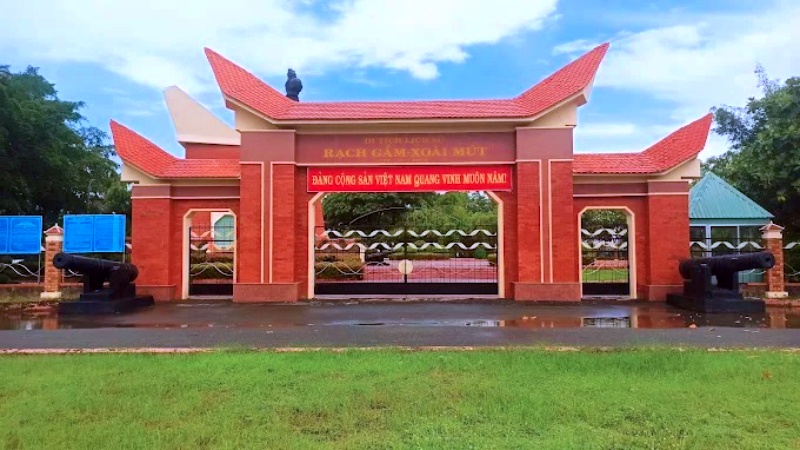 Khu di t&iacute;ch c&oacute; khu&ocirc;n vi&ecirc;n rộng r&atilde;i, cảnh quan đẹp v&agrave; nhiều c&acirc;y xanh