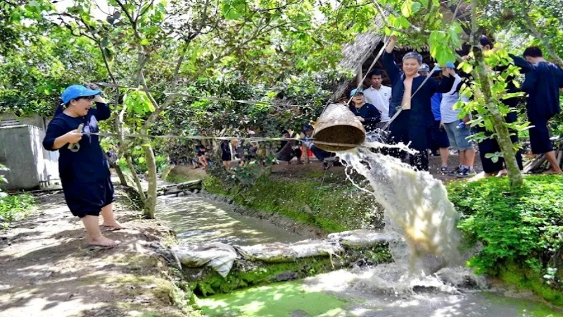 Trải nghiệm tát mương bắt cá