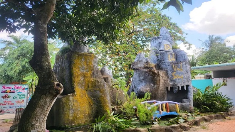 Khu du lịch Vinh Sang mang đến trải nghiệm thiên nhiên và văn hóa miền Tây sông nước với nhiều hoạt động giải trí