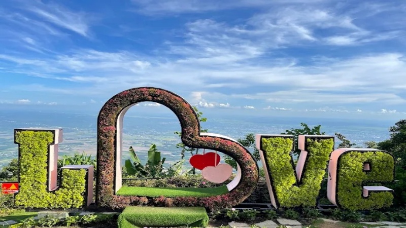 Khu du lịch nổi tiếng với các hoạt động dân dã và gần gũi thiên nhiên