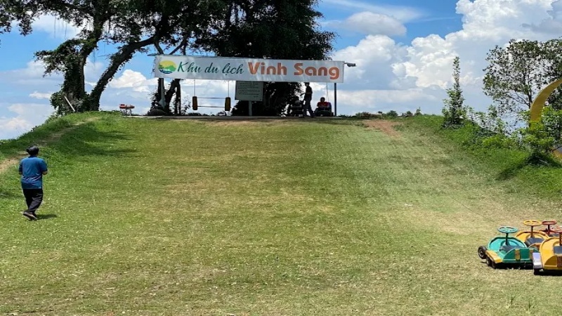 Trò chơi trượt cỏ tại khu du lịch