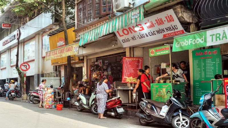 Ng&agrave;y nay, con phố vẫn giữ được n&eacute;t cổ k&iacute;nh 