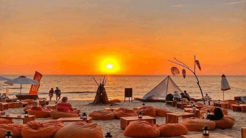 Sunset Sanato mở cửa từ 9 giờ sáng đến 21h00 tối hàng ngày