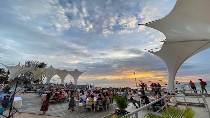 Bãi biển Sunset Sanato