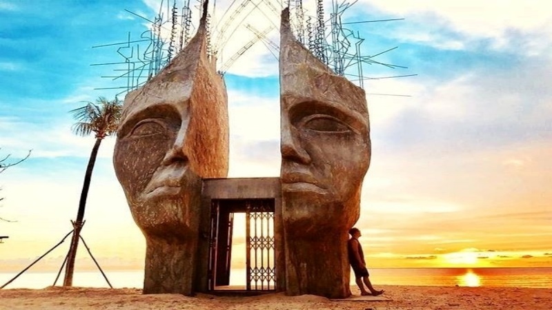 Cổng trời The Gate Keeper là điểm check-in không thể bỏ qua đối với du khách khi đến đảo Ngọc