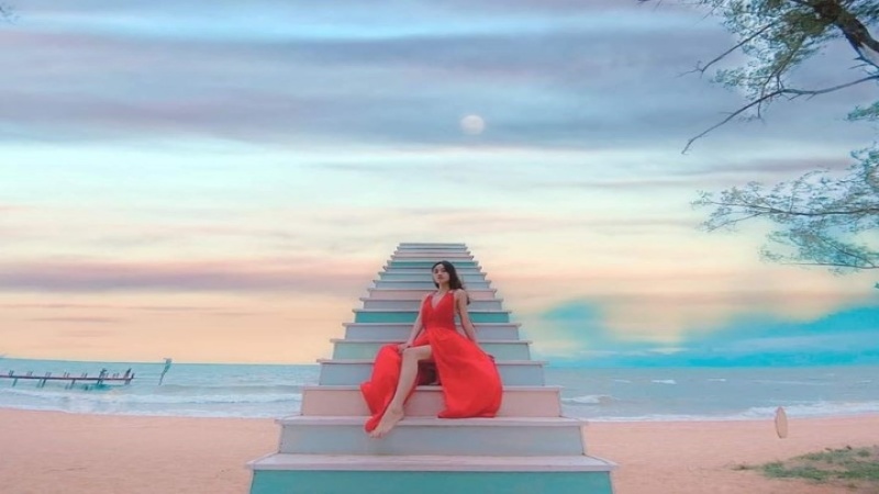 Khi chụp ảnh, nếu khéo léo chọn góc chụp ảnh thì sẽ tạo cảm giác như cầu thang vô tận, dẫn thẳng lên bầu trời