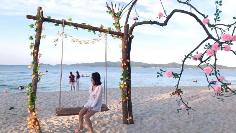 Bãi tắm Hồng Vàn có sóng rất êm, mặt nước phẳng lặng