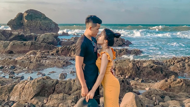 Bãi biển Tình Yêu có hướng nhìn ra phía Tây, rất thuận lợi để ngắm hoàng hôn