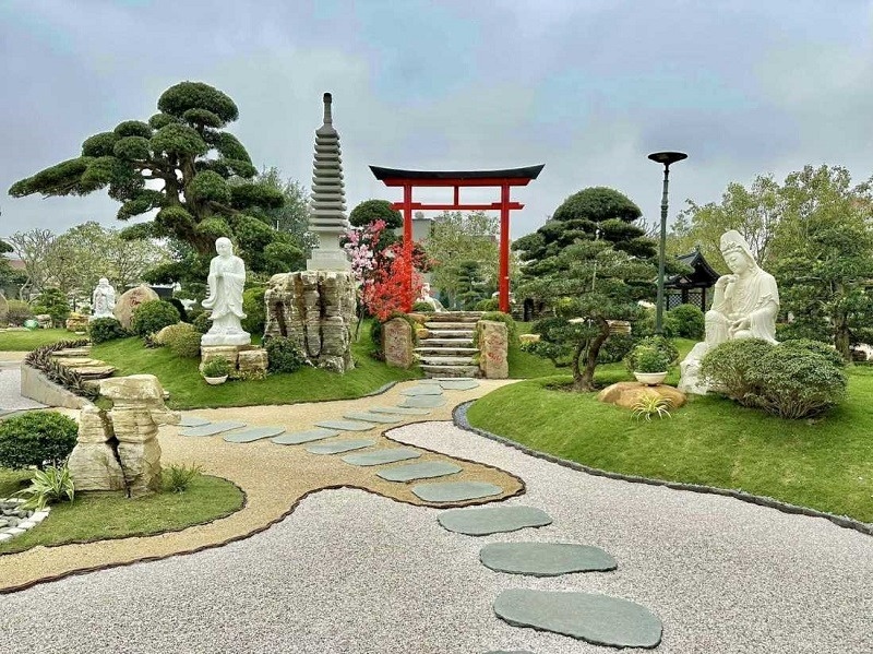 Ch&ugrave;a Di&ecirc;n Quang l&agrave; điểm đến du xu&acirc;n v&agrave; cầu an l&yacute; tưởng cho du kh&aacute;ch v&agrave; Phật tử mỗi dịp đầu năm