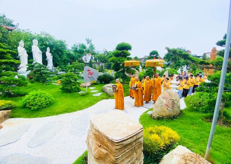 Ch&ugrave;a Di&ecirc;n Quang c&oacute; khu&ocirc;n vi&ecirc;n ch&ugrave;a rộng r&atilde;i, tho&aacute;ng m&aacute;t&nbsp;