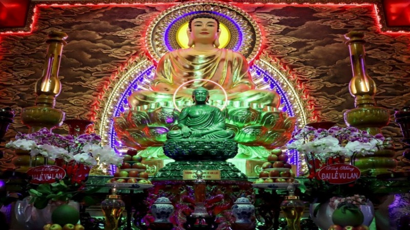 Tượng Phật Ngọc tại ch&ugrave;a Phật Ngọc X&aacute; Lợi Vĩnh Long