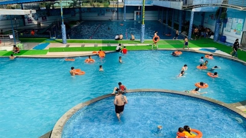 Công viên có một hồ bơi lớn tiêu chuẩn Olympic và khu vực hồ bơi dành cho trẻ em, giải trí