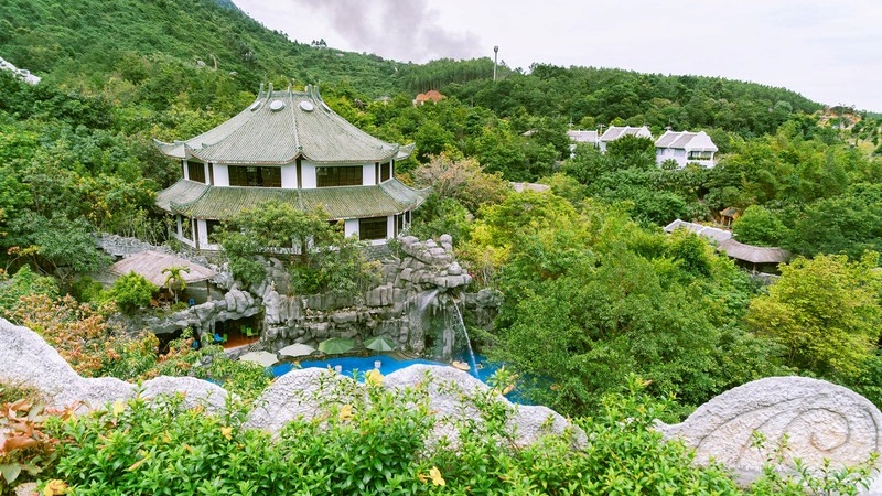 Công viên Suối khoáng nóng Núi Thần Tài nổi bật với các liệu pháp chăm sóc sức khỏe, suối khoáng nóng