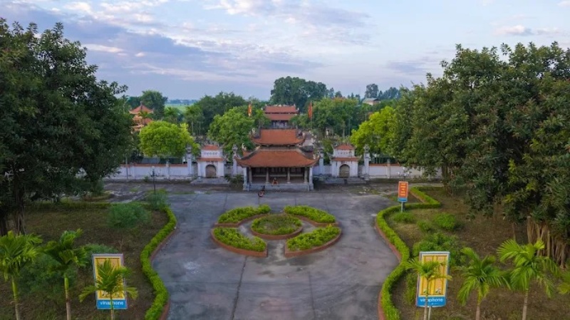 Đền Bia là một di tích lịch sử và kiến trúc nghệ thuật quan trọng tại xã Cẩm Văn, huyện Cẩm Giàng, tỉnh Hải Dương