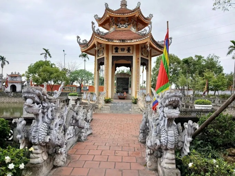 Khuôn viên Đền Bia có nhiều hạng mục công trình tôn nghiêm và độc đáo