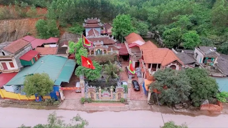 Đền Chúa Nguyệt Hồ là một địa điểm du lịch văn hóa tâm linh nổi tiếng nằm tại tỉnh Bắc Giang