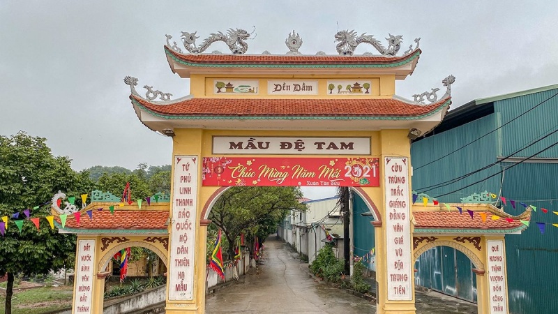 Đền Dầm tọa lạc tại thôn Xâm Dương, xã Ninh Sở, huyện Thường Tín, Hà Nội