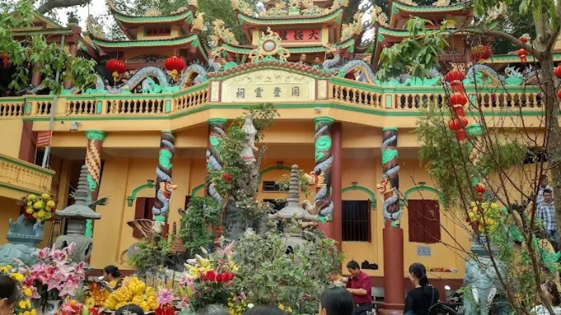 Từ trung t&acirc;m th&agrave;nh phố Lạng Sơn, du kh&aacute;ch c&oacute; thể dễ d&agrave;ng đến đền Mẫu 