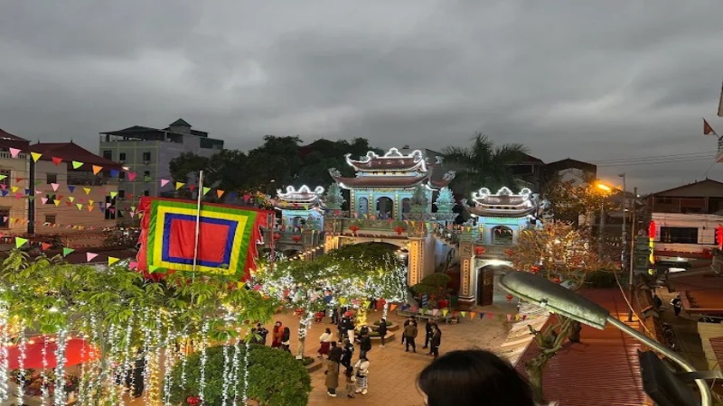 V&agrave;o m&ugrave;a lễ hội, lượng kh&aacute;ch đổ về rất đ&ocirc;ng bạn cần ch&uacute; &yacute; bảo quản tư trang cẩn thận&nbsp;