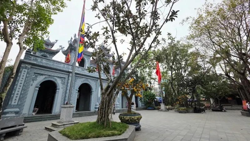 Đền Quan Lớn Tuần Tranh l&agrave; một di t&iacute;ch lịch sử - văn h&oacute;a nổi tiếng tại th&ocirc;n Tranh Xuy&ecirc;n, x&atilde; Đồng T&acirc;m, huyện Ninh Giang, tỉnh Hải Dương