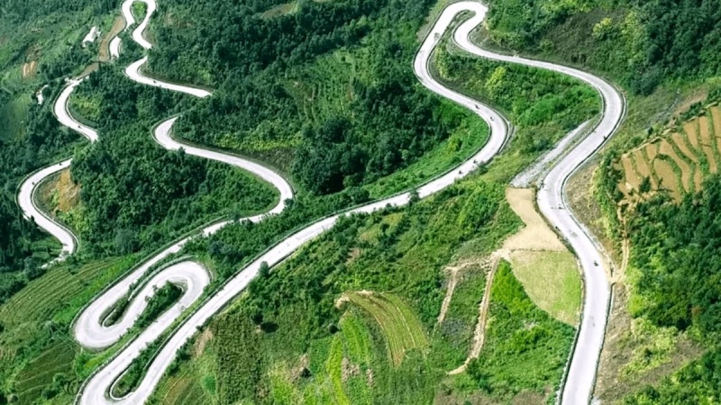 Đ&egrave;o M&atilde; P&iacute; L&egrave;ng l&agrave; một trong "Tứ đại đỉnh đ&egrave;o" nổi tiếng của Việt Nam