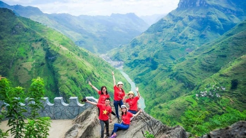 Lịch sử đ&egrave;o M&atilde; P&iacute; L&egrave;ng gắn liền với qu&aacute; tr&igrave;nh x&acirc;y dựng kỳ t&iacute;ch Đường Hạnh Ph&uacute;c k&eacute;o d&agrave;i suốt 6 năm