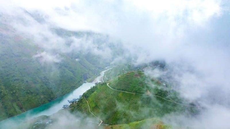 Đ&egrave;o M&atilde; P&iacute; L&egrave;ng nằm ở độ cao khoảng 1.200m so với mực nước biển