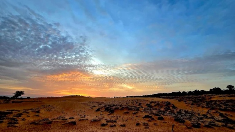 Đồi cát đỏ không có xe mô tô địa hình hoặc nếu có thì rất hiếm khi thấy