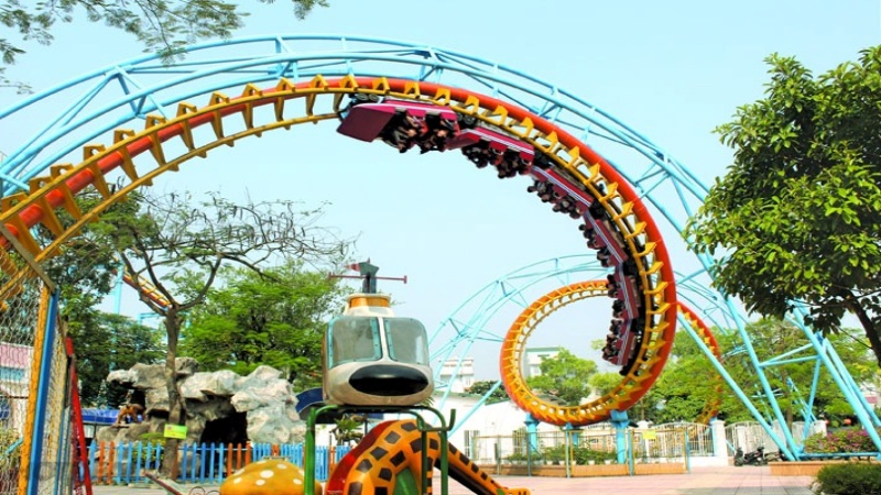 Khi mua vé vào cổng bạn có thể chơi tự do 8 trò chơi cảm giác mạnh