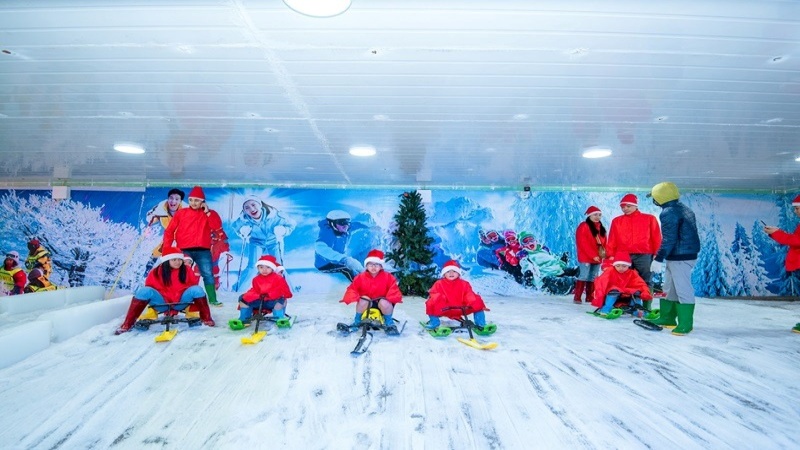 Khu vực này được xây dựng theo mô hình nhà tuyết khép kín tạo cảm giác như đang ở Bắc Cực