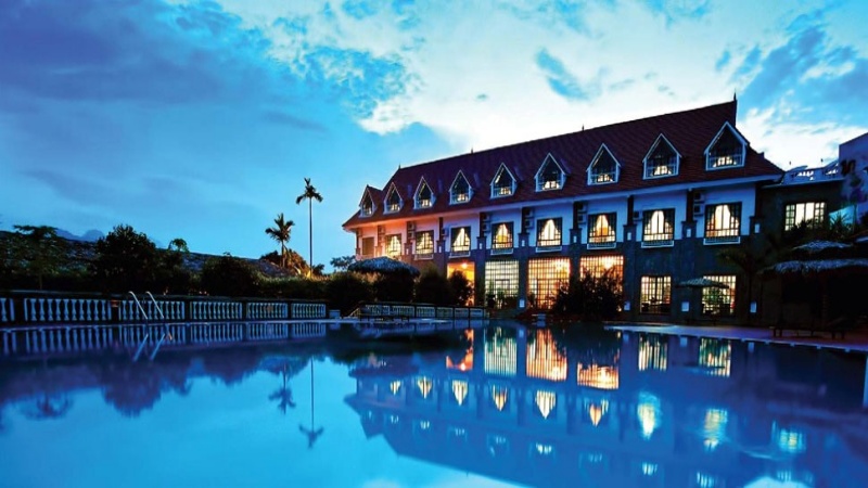 Khách sạn khu du lịch suối khoáng Kim Bôi có view cực chill