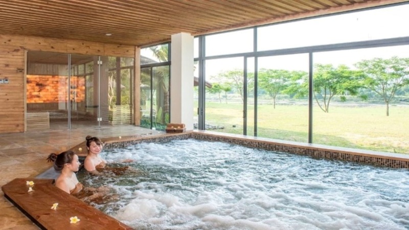 Dịch vụ tắm sục xoáy là dịch vụ cao cấp hơn so với tắm bể bơi chung, phù hợp cho du khách muốn sự riêng tư