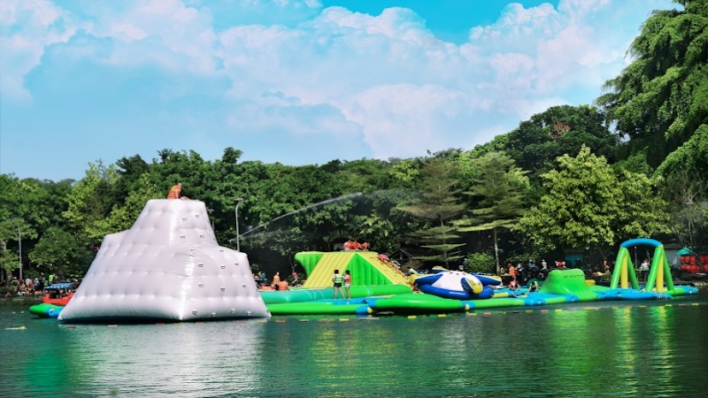 Khu nhà phao liên hoàn tại Suối Mơ