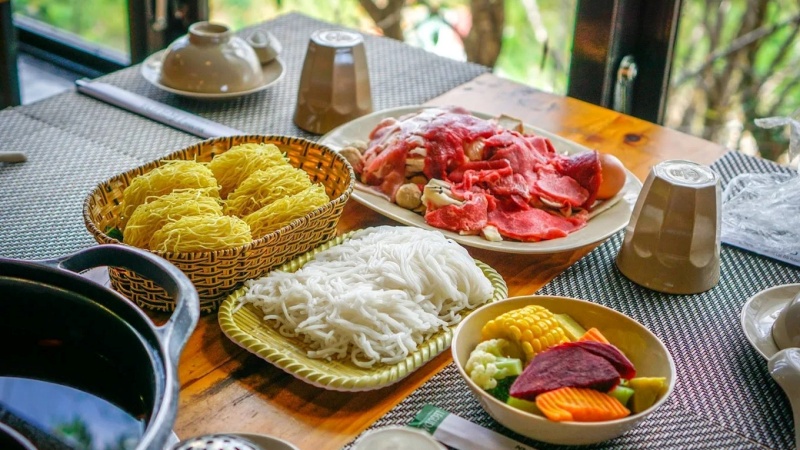 Léguda Buffet phục vụ từ 10:00 sáng đến 21:00 tối hàng ngày