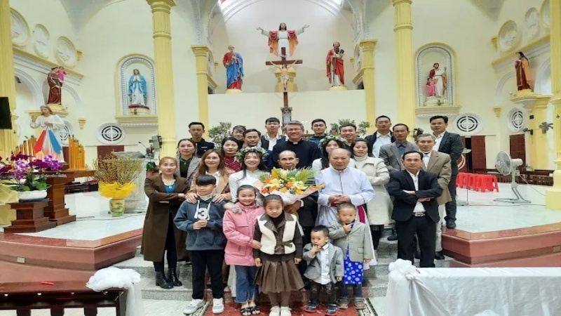 Nơi đâu thu hút đông đảo giáo dân và cả những người ngoài Công giáo đến cầu nguyện và xin ơn