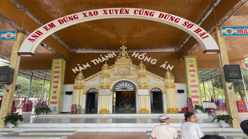 Linh địa Trại Gáo Đền Thánh Antôn là trung tâm hành hương chính của giáo phận