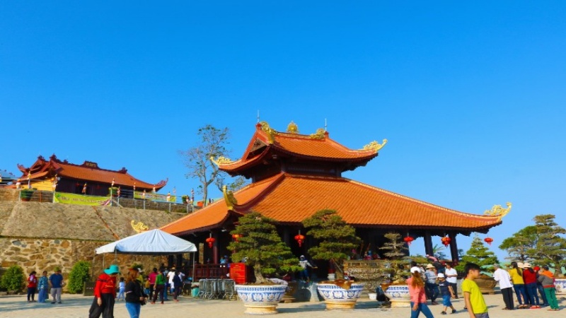 Núi Bà Rá nổi tiếng là chốn linh thiêng bậc nhất Bình Phước