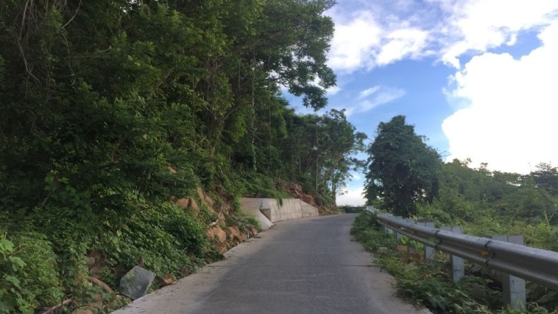 Đường Vi Ba l&agrave; cung đường quen thuộc nhất, dẫn thẳng đến c&aacute;c điểm tham quan nổi tiếng