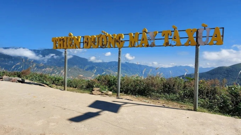 Sống lưng khủng long T&agrave; X&ugrave;a nằm tại x&atilde; H&aacute;ng Đồng, huyện Bắc Y&ecirc;n, tỉnh Sơn La