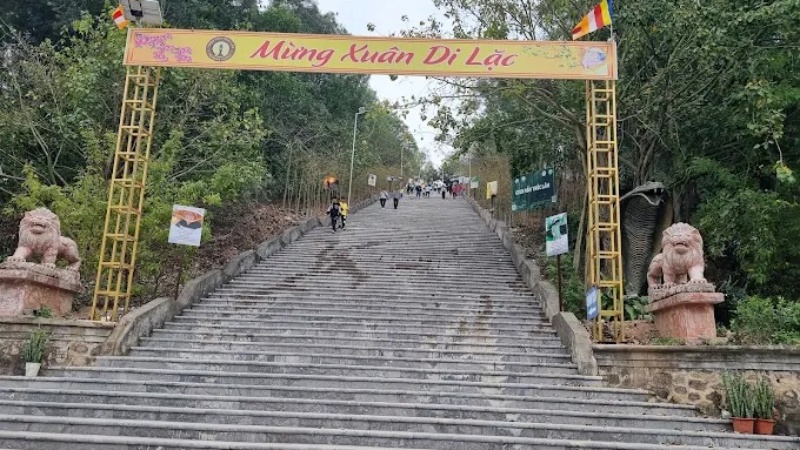 Thiền viện Trúc Lâm Phượng Hoàng là một điểm đến tâm linh và du lịch nổi tiếng ở Bắc Giang