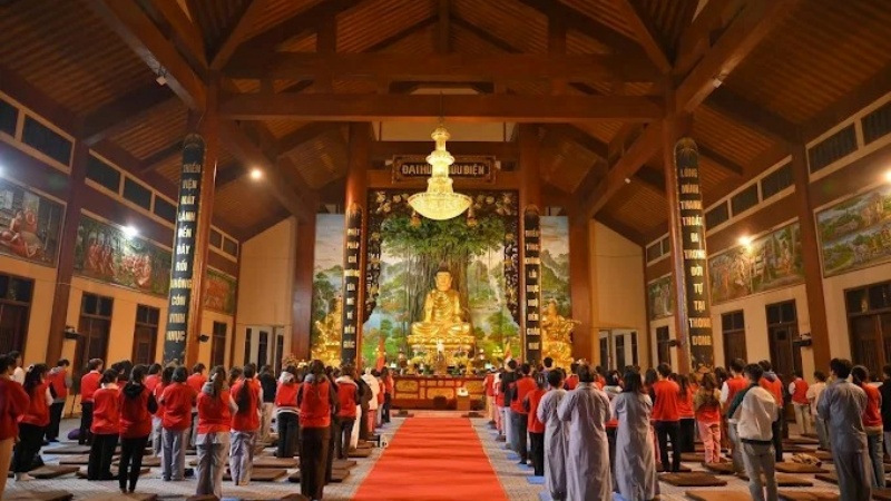 Chính điện thờ Phật tại Thiền viện Trúc Lâm Phượng Hoàng